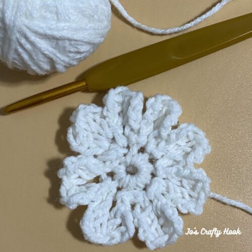 Mae's Flower Free Crochet Pattern
